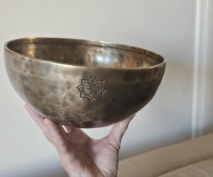 Behandeling bij jezelf met klankschalen