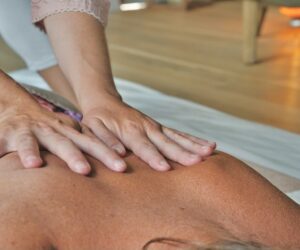 Een gecombineerde aruvedische en klankschaalmassage